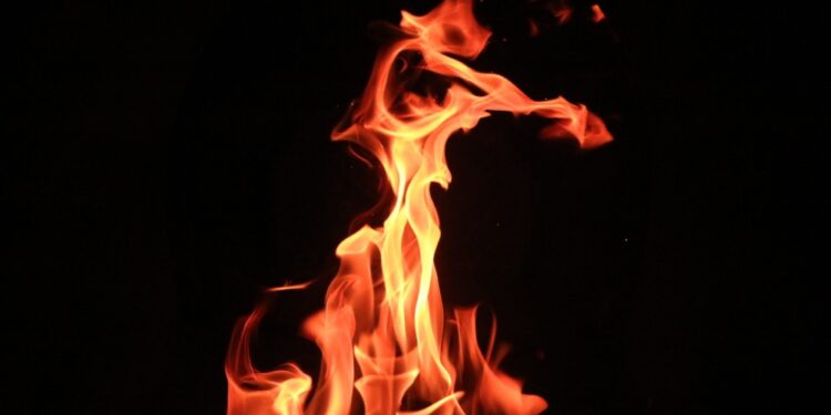 ವಿಧಾನಭವನದ ಮುಂಭಾಗ ಬೆಂಕಿ ಹಚ್ಚಿಕೊಂಡು ಆತ್ಮಹತ್ಯೆಗೆ ಯತ್ನಿಸಿದ ರೈತ