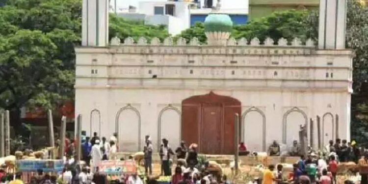 ಚಾಮರಾಜಪೇಟೆ ಮೈದಾನದ ಈದ್ಗಾ ಟವರ್ ತೆರವುಗೊಳಿಸಲು ಸರ್ಕಾರಕ್ಕೆ ಗಡುವು ನೀಡಿದ ಹಿಂದೂಪರ ಸಂಘಟನೆಗಳು