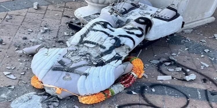 ನ್ಯೂಯಾರ್ಕ್; ಮಹಾತ್ಮ ಗಾಂಧಿ ಪ್ರತಿಮೆಯನ್ನು ಧ್ವಂಸ ಮಾಡಿದ ದುಷ್ಕರ್ಮಿಗಳು