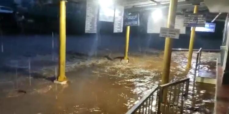 ಭಾರೀ ಮಳೆಯಿಂದ ಕುಕ್ಕೆ ಸುಬ್ರಹ್ಮಣ್ಯ ದೇವಾಲಯ ಜಲಾವೃತ : ದೇವಸ್ಥಾನಕ್ಕೆ ಭೇಟಿ ನೀಡದಂತೆ ಡಿಸಿ ಸೂಚನೆ!