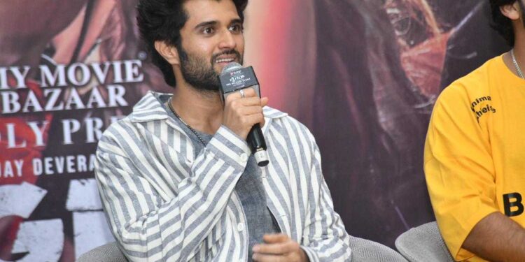 ಅಭಿಮಾನಿಗಳ ಪ್ರೀತಿಗೆ ವಿಜಯ್ ದೇವರಕೊಂಡ ಕ್ಲೀನ್ ಬೋಲ್ಡ್