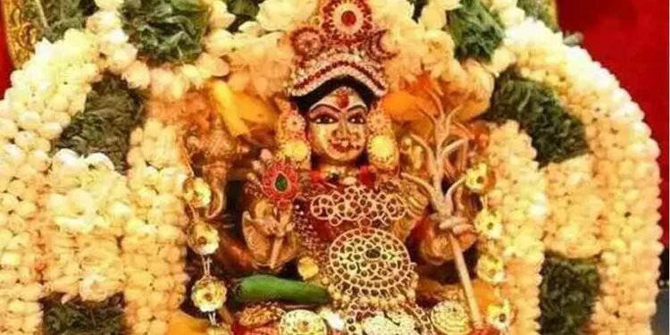 ನಾಡಿನೆಲ್ಲಡೆ ವರಮಹಾಲಕ್ಷ್ಮಿ ಹಬ್ಬ : ಮುತ್ತೈದೆಯರಿಗೆ ಅರಶಿನ ಕುಂಕುಮ ನೀಡಲು ಮುಜರಾಯಿ ಇಲಾಖೆ ಆದೇಶ