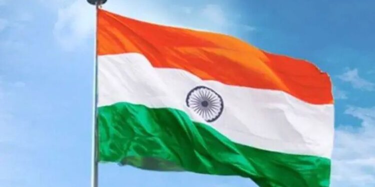 9 ಕಿ.ಮೀ. ಉದ್ದದ ತ್ರಿವರ್ಣಧ್ವಜ ಹಿಡಿದು ವಿಶ್ವದಾಖಲೆ ಬರೆಯಲಿದ್ದಾರೆ 50,000 ಜನ!