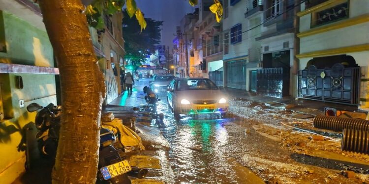 ಪೈಪ್ ಲೈನ್ ರಿಪೇರಿ ಎಫೆಕ್ಟ್: ಟಿಜಿ ಲೇಔಟ್ ನಲ್ಲಿ ಮನೆಯೊಳಗೆ ಹರಿದ ಚರಂಡಿ ನೀರು!