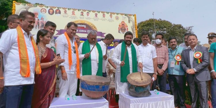 ರೈತ ದಸರಾ‌ ಮೆರವಣಿಗೆ ಉದ್ಘಾಟಿಸಿದ ಕೃಷಿ ಸಚಿವ ಬಿ.ಸಿ.ಪಾಟೀಲ್