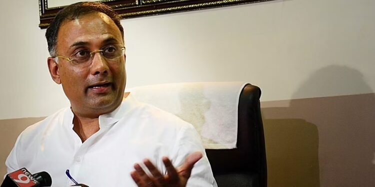 ಪ್ರಧಾನಿ ಮೋದಿ ಧರಿಸುವ ಸೂಟು ಬೂಟಿನ ಬೆಲೆ ಕಾಣುದಿಲ್ಲವೇ : ದಿನೇಶ್ ಗುಂಡೂರಾವ್