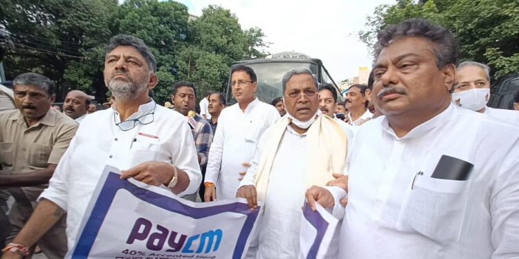 ಪೇಸಿಎಂ ಪೋಸ್ಟರ್ ಅಂಟಿಸಿದ ಕೈ ನಾಯಕರು: ಸಿದ್ದರಾಮಯ್ಯ, ಡಿಕೆಶಿ ಸೇರಿದಂತೆ ಹಲವರ ಬಂಧನ-ಬಿಡುಗಡೆ