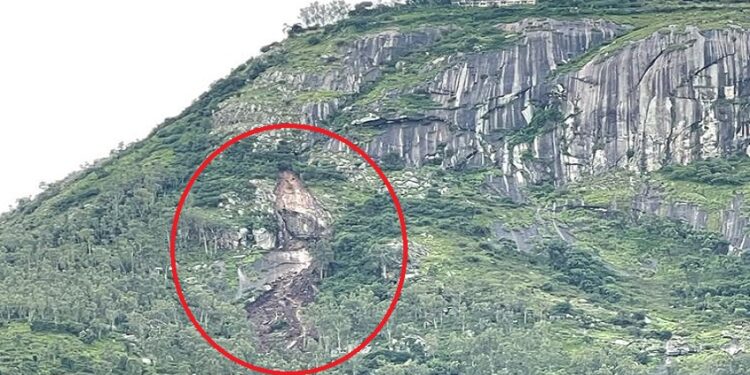 ಭಾರೀ ಮಳೆ: ಪ್ರವಾಸಿ ತಾಣ ನಂದಿಬೆಟ್ಟದಲ್ಲಿ 2 ಕಡೆ ಗುಡ್ಡ ಕುಸಿತ