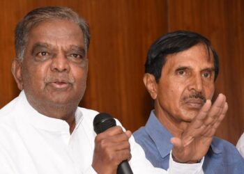 ಸಿದ್ದರಾಮಯ್ಯ ಸುಲಭವಾಗಿ ಗೆಲ್ಲುವ ಆಸೆಯಲ್ಲಿದ್ದಾರೆ : ವಿ.ಶ್ರೀನಿವಾಸ್‌ಪ್ರಸಾದ್‌