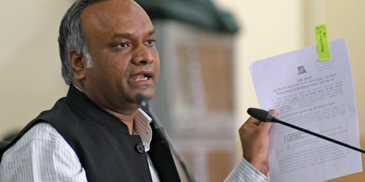 ಬಿಜೆಪಿ ಶಾಲು ಹಾಕೊಂಡ್ರೆ ಎಲ್ಲವೂ ಪರಿಹಾರ ಆಗುತ್ತದೆ : ಪ್ರಿಯಾಂಕ ಖರ್ಗೆ ಟೀಕೆ