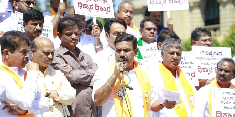 ವಿಧಾನಸೌಧದಲ್ಲಿ ಹೈಡ್ರಾಮಾ: ಸಿಎಂ ಕಚೇರಿಗೆ ಬೀಗ ಹಾಕಲು ಯತ್ನಿಸಿದ ಬಿಜೆಪಿ ನಾಯಕರ ಬಂಧನ