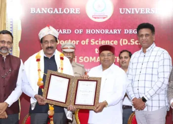 ಚಂದ್ರನ ಮೇಲೆ ಇಸ್ರೋ- ಇಸ್ರೋ ಅಧ್ಯಕ್ಷ ಸೋಮನಾಥ್‌ಗೆ ಬೆಂಗಳೂರು ವಿವಿ ಡಾಕ್ಟರೇಟ್