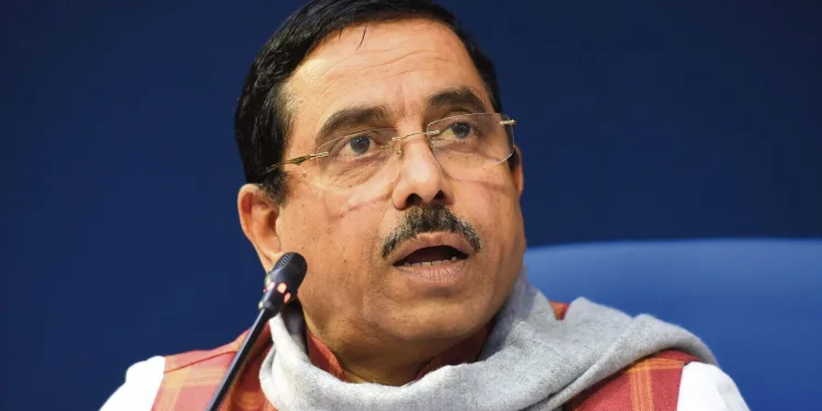 ಕೇಂದ್ರ ಸರ್ಕಾರ ರಾಜ್ಯಕ್ಕೆ 2.36 ಲಕ್ಷ ಕೋಟಿ ನೀಡುತ್ತಿದೆ : ಪ್ರಲ್ಹಾದ್ ಜೋಶಿ