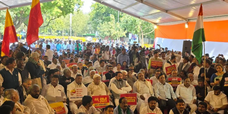 ದೆಹಲಿಯಲ್ಲಿ ಕಾಂಗ್ರೆಸ್‌ ಪ್ರತಿಭಟನೆ: ಇದು ಕರ್ನಾಟಕದ, ಕನ್ನಡಿಗರ ಹಿತಕಾಯುವ ಚಳವಳಿ ಎಂದ ಸಿದ್ದರಾಮಯ್ಯ