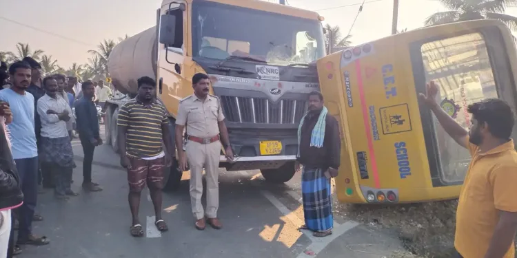 ಶಾಲಾ ಬಸ್‌ಗೆ ಟ್ಯಾಂಕರ್‌ ಡಿಕ್ಕಿ: ಹಲವು ಮಕ್ಕಳಿಗೆ ಗಾಯ…