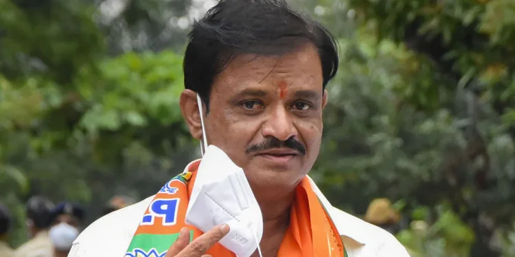 ರಾಜ್ಯ ಕಾಂಗ್ರೆಸ್ ಸರ್ಕಾರದ ವಿರುದ್ಧ ಹರಿಹಾಯ್ದ ಮಾಜಿ ಸಚಿವ ಮುನಿರತ್ನ.