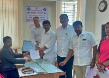 ಮೊದಲ ದಿನವೇ ಡಿ.ಕೆ ಸುರೇಶ್‌ ನಾಮಪತ್ರ ಸಲ್ಲಿಕೆ..!