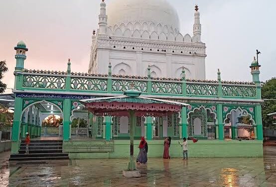 ಲಾಡ್ಲೇ ಮಶಾಕ್ ದರ್ಗಾದಲ್ಲಿ ಶಿವಪೂಜೆ ಮುಂದಾದ ಹಿಂದೂ ಕಾರ್ಯಕರ್ತರು – ಪೋಲಿಸರು ಫುಲ್ ಅಲರ್ಟ್ !