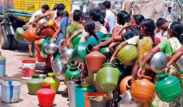 ಬೆಂಗಳೂರಲ್ಲಿ ನೀರಿಲ್ಲ – ವರ್ಕ್ ಫ್ರಮ್ ಹೋಂ ಮಾಡ್ತಿವಿ ಎಂದ ಟೆಕಿಗಳು !