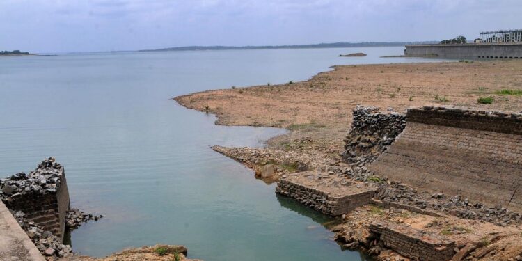 ಭೀಕರ ಬರದ ಮಧ್ಯೆ ತಮಿಳುನಾಡಿಗೆ ನೀರು ಹರಿಸಿದ ರಾಜ್ಯ ಸರ್ಕಾರ ?!