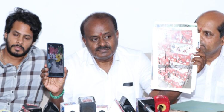 ದೇವೇಗೌಡರ ಅಳಿಯ ಡಾ.ಸಿಎನ್ ಮಂಜುನಾಥ್ ಅವ್ರನ್ನ ಬಿಜೆಪಿ ಚಿಹ್ನೆಯಿಂದ ಸ್ಪರ್ಧೆ ಮಾಡಲು ಅವಕಾಶ ನೀಡಿದ್ದು ಜೆಡಿಎಸ್ ನ ಮೊದಲ ಆತ್ಮಹತ್ಯೆ ಪ್ರಯತ್ನ ಎಂದು ಡಿಸಿಎಂ ಡಿ.ಕೆ. ಶಿವಕುಮಾರ್ ವ್ಯಂಗ್ಯವಾಡಿದ್ರು..