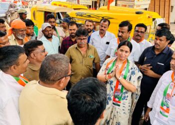 ಸಚಿವೆ ಲಕ್ಷ್ಮೀ ಹೆಬ್ಬಾಳಕರ್ ಆಟೋ ರ್ಯಾಲಿ:  ಕಾಂಗ್ರೆಸ್ ಋಣ ನಮ್ಮ ಮೇಲಿದೆ