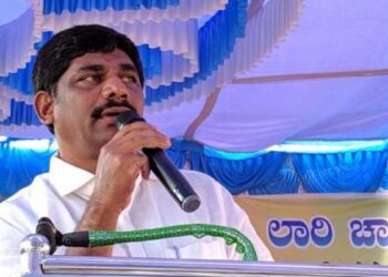 ಮೊದಲ ದಿನವೇ ಡಿ.ಕೆ ಸುರೇಶ್ ನಾಮಪತ್ರ ಸಲ್ಲಿಕೆ..!