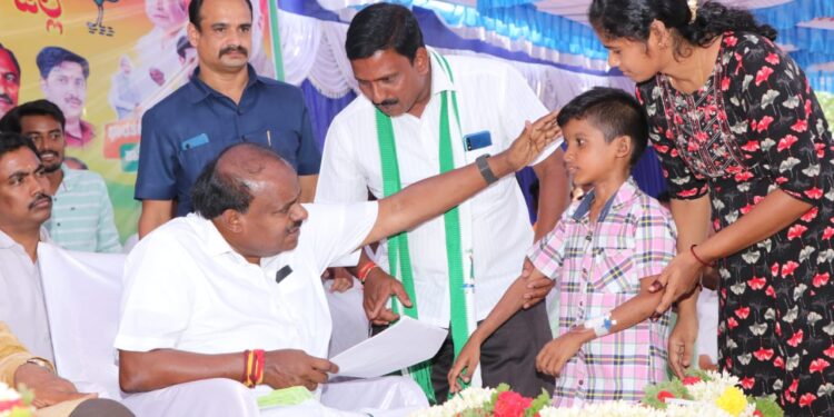 ಕುಮಾರಸ್ವಾಮಿ ಅವರು ನನಗೆ ಮರ್ಯಾದೆ ಕೊಟ್ಟರೆ, ನಾನು ಅವರಿಗೆ ಮರ್ಯಾದೆ ಕೊಡುತ್ತೇನೆ: ಡಿಸಿಎಂ ಡಿ.ಕೆ. ಶಿವಕುಮಾರ್