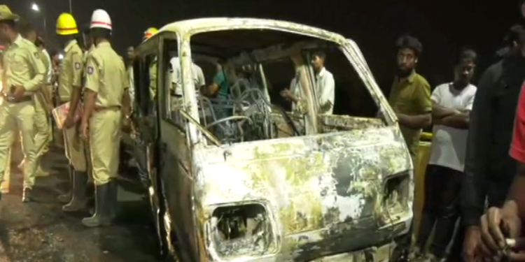 ಓಮ್ನಿಗೆ ಹಿಂಬಿದಿಯಿಂದ ಮತ್ತೊಂದು ಕಾರು ಡಿಕ್ಕಿ; ಬಾಲಕಿ ಸಜೀವ ದಹನ