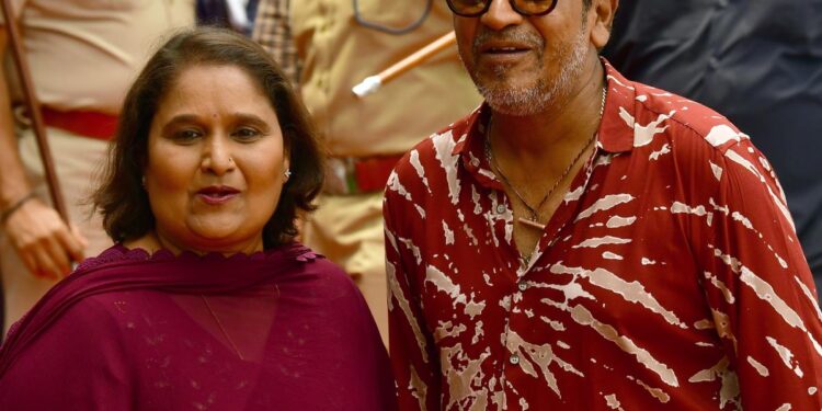 ಲಂಬಾಣಿ ತಾಂಡಾದಲ್ಲಿ ಶಿವಣ್ಣ ದಂಪತಿ ಯುಗಾದಿ ಮತಬೇಟೆ..