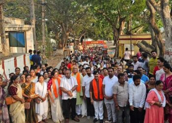 ಯದುವೀರ್ ಒಡೆಯರ್ ಗೆಲುವಿಗೆ ಹಾರೈಸಿ ಚಾಮುಂಡಿಬೆಟ್ಟಕ್ಕೆ ಮಹಿಳೆಯರ ಪಾದಯಾತ್ರೆ