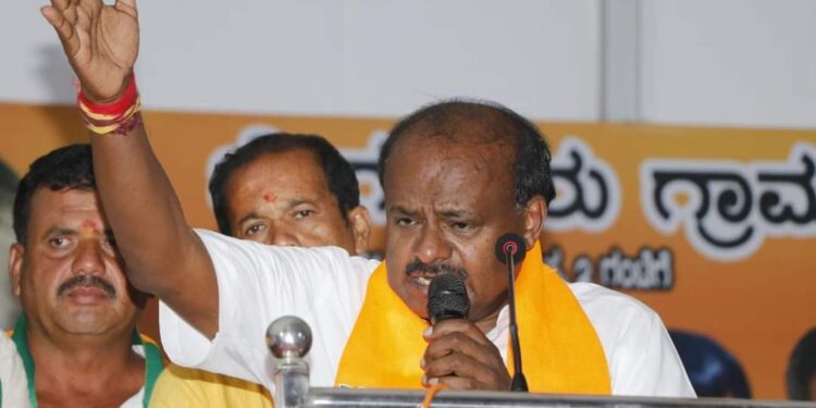 ಬೆಂ.ಗ್ರಾ ಕ್ಷೇತ್ರದಲ್ಲಿ ವೋಟರ್ಸ್ ಗೆ 10 ಸಾವಿರ ರೂ ಗಿಫ್ಟ್ ವೋಚರ್.. DK ಬ್ರದರ್ಸ್ ಆಮಿಷ.. : ಕುಮಾರಸ್ವಾಮಿ ಆಕ್ರೋಶ