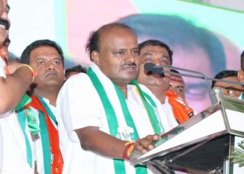 ಮಂಡ್ಯದಲ್ಲಿ ಕುಮಾರಸ್ವಾಮಿ ಶಕ್ತಿ ಪ್ರದರ್ಶನ.. ಕೈ ನಾಯಕರಿಗೆ HDK ವಾಗ್ಭಾಣ..