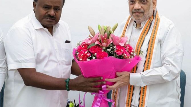 ಮೋಸ ಮಾಡಿದವ್ರ ಜೊತೆ HDK ಮೈತ್ರಿ.. ಮಂಡ್ಯದಲ್ಲಿ ಗುಡುಗಿದ ಡಿಕೆಶಿ