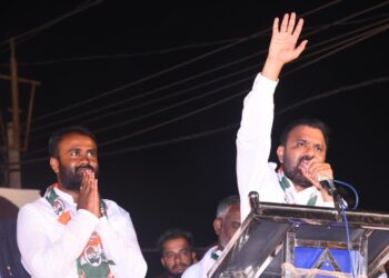 ಅಭಿವೃದ್ಧಿಗೆ ಕಾಂಗ್ರೆಸ್ ಗೆ ಮತ ಕೊಡಿ, ಧಾರವಾಡ ಅಭ್ಯರ್ಥಿ ವಿನೋದ್ ಅಸೂಟಿ ಪರ ಸಚಿವ ಸಂತೋಷ್ ಲಾಡ್ ಮತಶಿಕಾರಿ