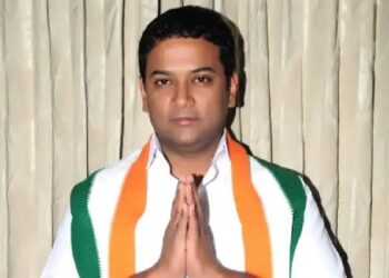 ಗೆಲುವಿಗಾಗಿ ಗಣೇಶನ ಮೊರೆಹೋದ ಮನ್ಸೂರ್ ಅಲಿ ಖಾನ್! ವಿಘ್ನ ವಿನಾಯಕನಿಗೆ ನಮಿಸಿ ನಾಮಿನೇಶನ್ ಫೈಲ್ !