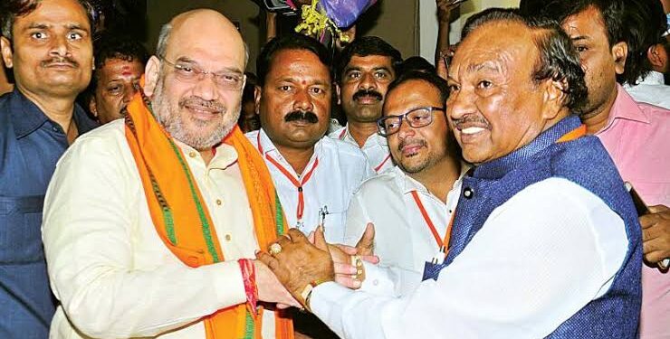 ಈಶ್ವರಪ್ಪಗೆ ಕರೆ ಮಾಡಿದ ಅಮಿತ್ ಶಾ ! ಕಣದಿಂದ ಹಿಂದೆ ಸರಿಯಿರಿ ಎಂದು ಮನವಿ ಮಾಡಿದ ಚಾಣಕ್ಯ ! ನಿರ್ಧಾರ ಬದಲಿಸ್ತಾರ ಈಶ್ವರಪ್ಪಾ ? !
