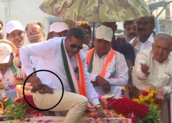 ಸಿಎಂ ಸಿದ್ದರಾಮಯ್ಯ ಪ್ರಚಾರದ ವೇಳೆ ಭದ್ರತಾ ವೈಫಲ್ಯ -ಗನ್ ಇಟ್ಟುಕೊಂಡು ಬಂದ ವ್ಯಕ್ತಿಗೆ ಪೊಲೀಸರ ವಿಚಾರಣೆ