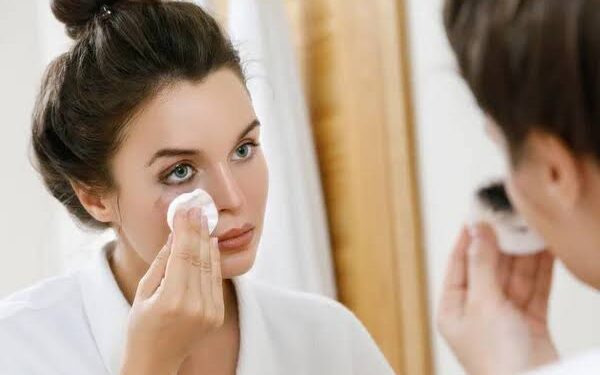 Natural Makeup remover: ಮೇಕಪ್ ತೆಗೆಯಲು ಈ ನ್ಯಾಚುರಲ್ ಪ್ರಾಡಕ್ಟ್ ನ ಬಳಸಿ! ತ್ವಚೆಯ ಹೊಳಪನ್ನು ಹೆಚ್ಚಿಸಿಕೊಳ್ಳಿ