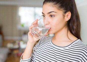 Hot water health benefits: ಬೆಳಗ್ಗೆ ಎದ್ದ ತಕ್ಷಣ ಒಂದು ಲೋಟ ಬಿಸಿ ನೀರನ್ನು ಕುಡಿಯುವುದರಿಂದ ಸಾಕಷ್ಟು ಆರೋಗ್ಯ ಸಮಸ್ಯೆಗಳು ನಿವಾರಣೆ ಆಗುತ್ತದೆ!