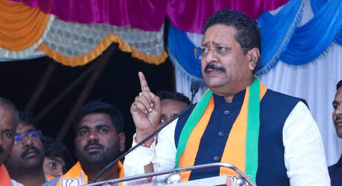 ಚುನಾವಣೆ ಖರ್ಚಿಗೆ 50 ಲಕ್ಷ ಡಿಮ್ಯಾಂಡ್ ಇಟ್ರಾ ಆ ಪ್ರಭಾವಿ ಸಚಿವ ? ಸ್ಫೋಟಕ ಆರೋಪ ಮಾಡಿದ ಯತ್ನಾಳ್ ! 