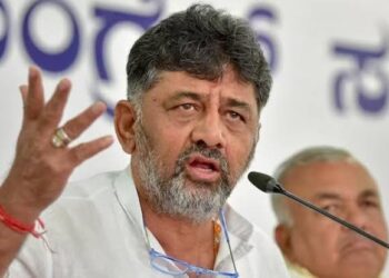 ಮಂಡ್ಯ ಜನರ ಕಿವಿಗೆ ಹೂವಿಡಲು ಬಂದಿದ್ದಾರೆ ಕುಮಾರಸ್ವಾಮಿ ! ಸಕ್ಕರೆ ನಾಡಲ್ಲಿ ಕಾಂಗ್ರೆಸ್ ಅಬ್ಬರದ ಪ್ರಚಾರ ! 