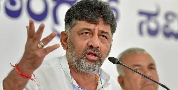 ಮಂಡ್ಯ ಜನರ ಕಿವಿಗೆ ಹೂವಿಡಲು ಬಂದಿದ್ದಾರೆ ಕುಮಾರಸ್ವಾಮಿ ! ಸಕ್ಕರೆ ನಾಡಲ್ಲಿ ಕಾಂಗ್ರೆಸ್ ಅಬ್ಬರದ ಪ್ರಚಾರ ! 