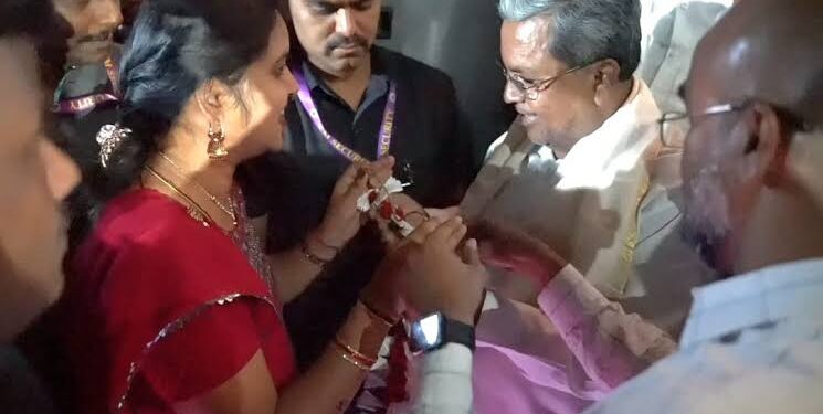 ಹಾಸನದಲ್ಲಿ ಕಾಂಗ್ರೆಸ್ ಕಡೆ ವಾಲಿದ್ರಾ ಮಹಿಳಾ ಮತದಾರರು ? ವರ್ಕೌಟ್ ಆಯ್ತಾ ಉಚಿತ ಬಸ್ ಗ್ಯಾರಂಟಿ ?! 