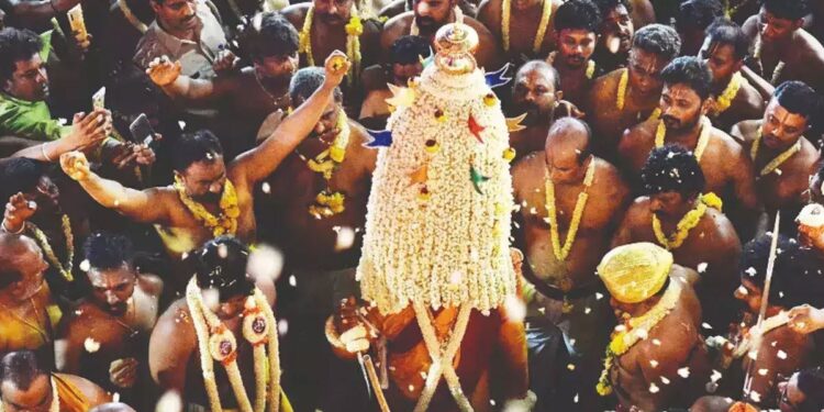 ವಿಶ್ವವಿಖ್ಯಾತ ಕರಗ ಉತ್ಸವಕ್ಕೆ ಕ್ಷಣಗಣನೆ ಆರಂಭ ರಾಜಧಾನಿ ಬೆಂಗಳೂರಲ್ಲಿ ಮನೆಮಾಡಿದ ಸಂಭ್ರಮ !