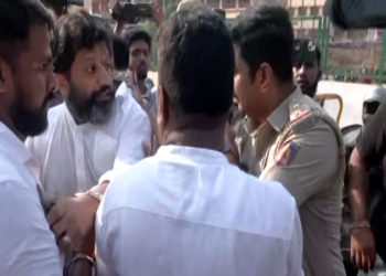 ಮತಗಟ್ಟೆಯಲ್ಲಿ ಬಿಜೆಪಿ ಕಾರ್ಯಕರ್ತನ ಪುಂಡಾಟ!