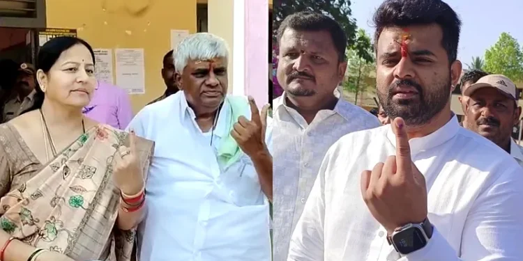 ಕುಟುಂಬ ಸಮೇತ ಬಂದು ಮತದಾನ ಮಾಡಿದ ಸಂಸದ ಪ್ರಜ್ವಲ್ ರೇವಣ್ಣ!