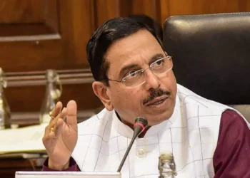 ಪ್ರಹ್ಲಾದ ಜೋಶಿ ಗೆ ರಾಜಕೀಯ ಗುನ್ನಾ.. ಲಿಂಗಾಯತ ಸ್ವಾಮೀಜಿ ಎದುರಾಳಿ