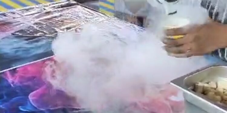 ಸ್ಮೋಕ್​ ಬಿಸ್ಕೆಟ್​​ ತಿಂದ ಬಾಲಕ ಅಸ್ವಸ್ಥ..! ಕಾರಣ ಏನ್​ ಗೊತ್ತಾ..?