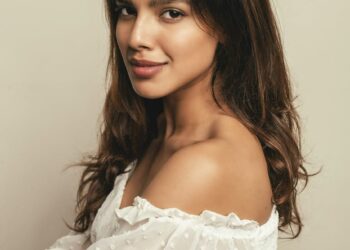 ವೀರ ಮದಕರಿ ಬಾಲನಟಿ ಈಗ ನಾಯಕಿ.. ಸ್ಮೈಲ್ ಗುರು ರಕ್ಷಿತ್ ಗೆ ಜೋಡಿಯಾದ ಜೆರುಶಾ